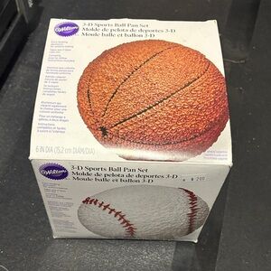 Wilton 3-D Ball Pan Set - Orange and White